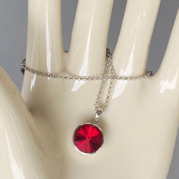 Butler Multifaceted Red Crystals Necklace & Earrings Set - Picture 3 of 13